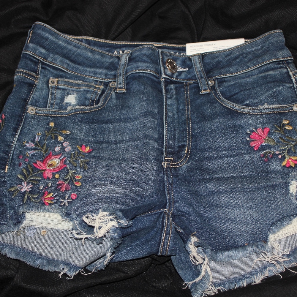 NWT AMERICAN EAGLE EMBROIDERED JEANSHORTS